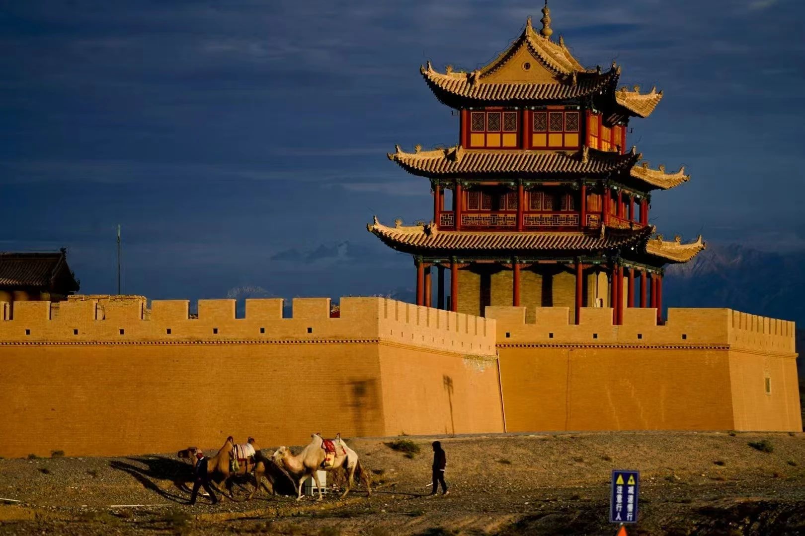 网络中国节·七夕丨七夕将至，嘉峪关变身“浪漫长城”！ ——这个七夕，不来嘉峪关怎么行？