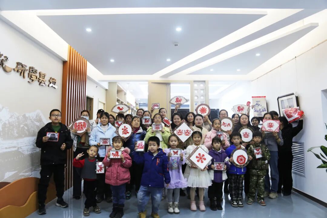 【公教活动】“我在嘉峪关画长城”艺术研学活动之“巧手剪春秋  传承非遗美”——剪纸艺术体验活动圆满结束！