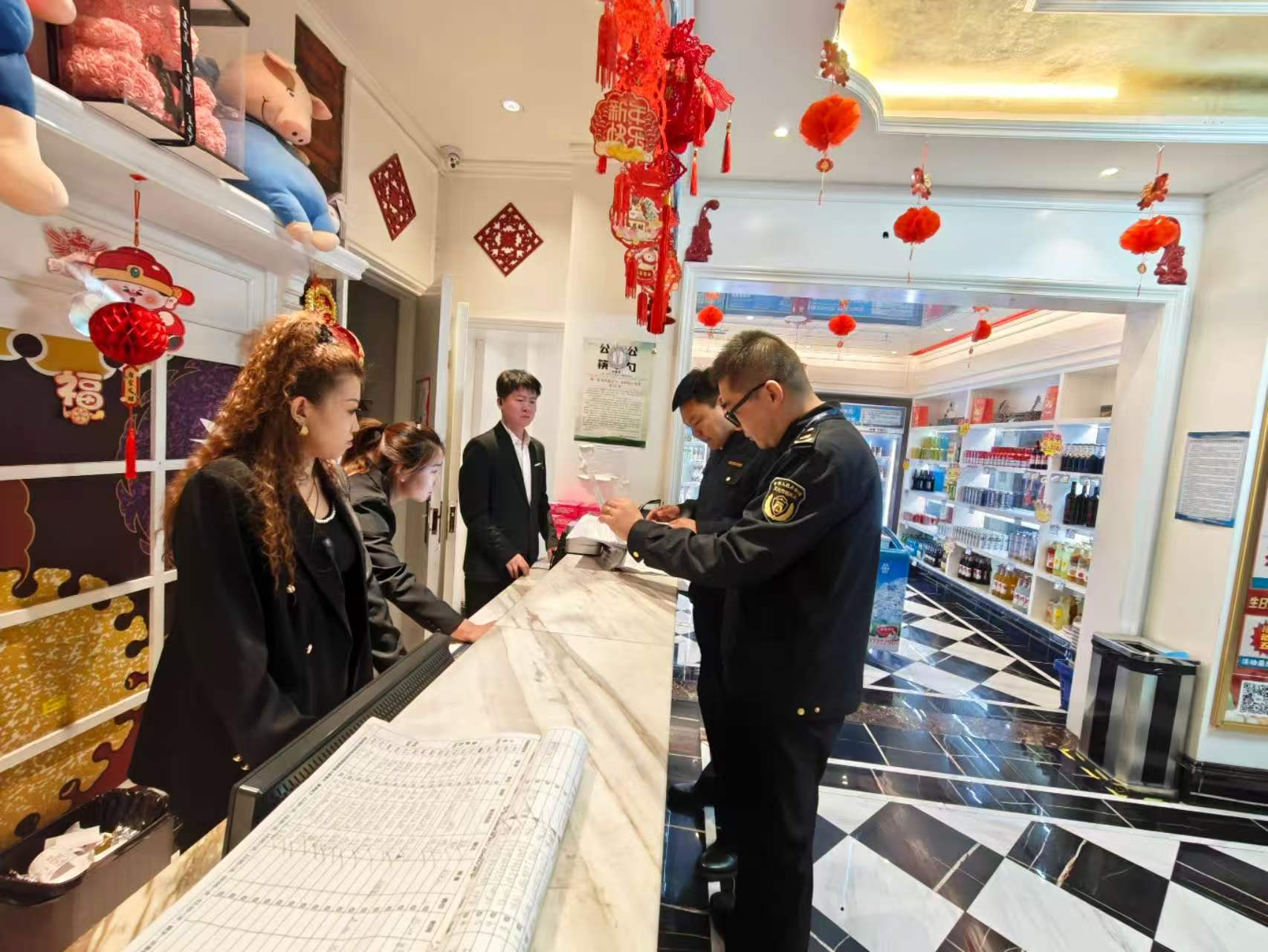 嘉峪关市文化市场综合行政执法队开展“2026雷霆行动”